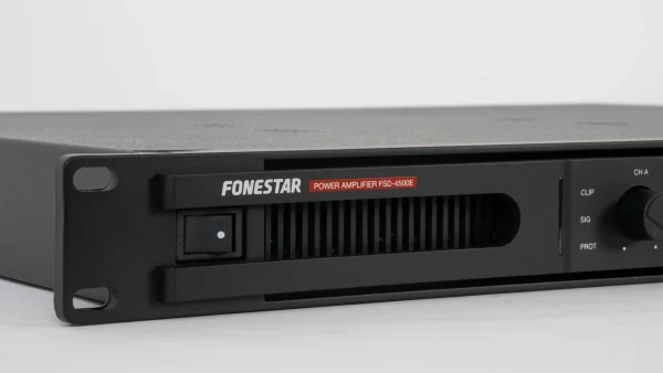 Fonestar FSD-4500E, 4-csatornás D-osztályú végfok, 4x400W/100V, 1U, opcionális Dante
