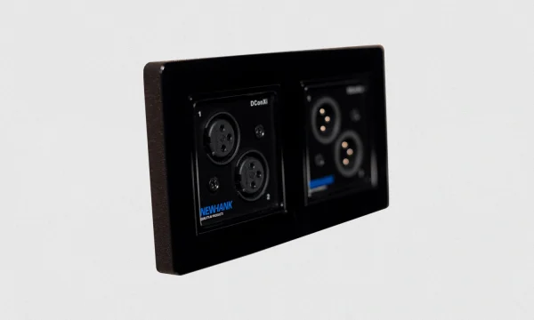 Newhank DCONXO 2-csatornás Dante audio fali kimeneti interfész (Rx), 2x XLR mama, PoE